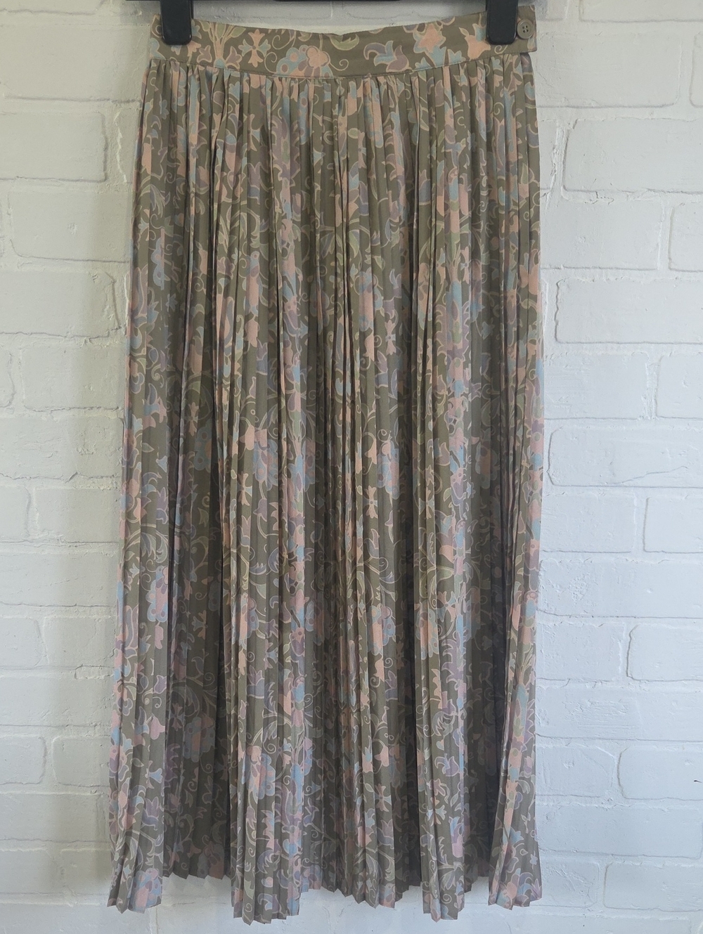 Mondi Vintage Pleated Floral Maxi Skirt